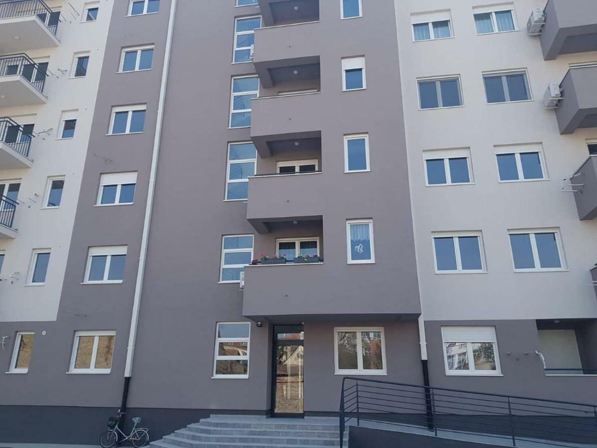 Lux Apartment Sanja 1 Subotica Exterior foto